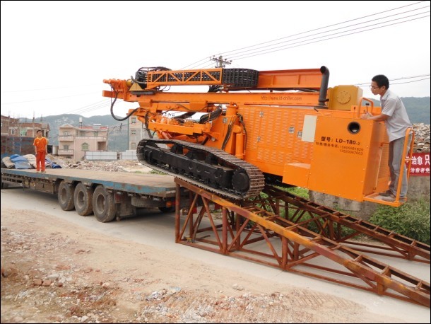 鉆機(jī)裝車風(fēng)采